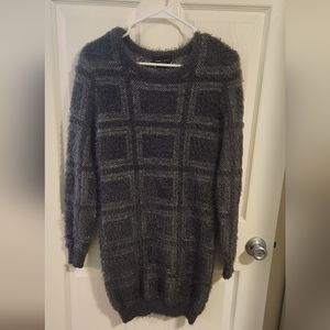 Romeo & Juliet Couture Size Medium Long Sweater